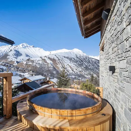 Chalet Spacieux Avec Bain Nordique, Hammam Et Vue Proche Des Pistes - Fr-1-570-66 *
